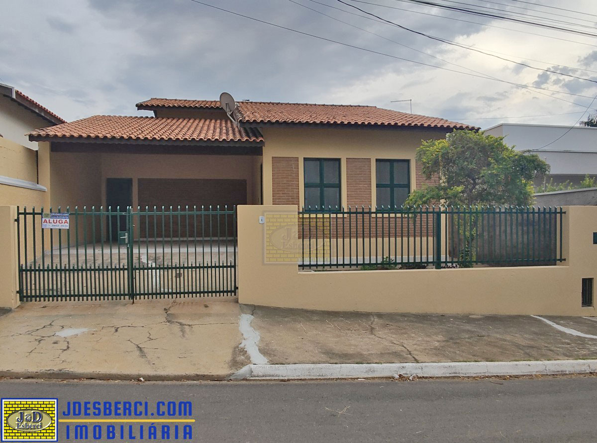 Casa para alugar com 3 quartos, 150m² - Foto 1
