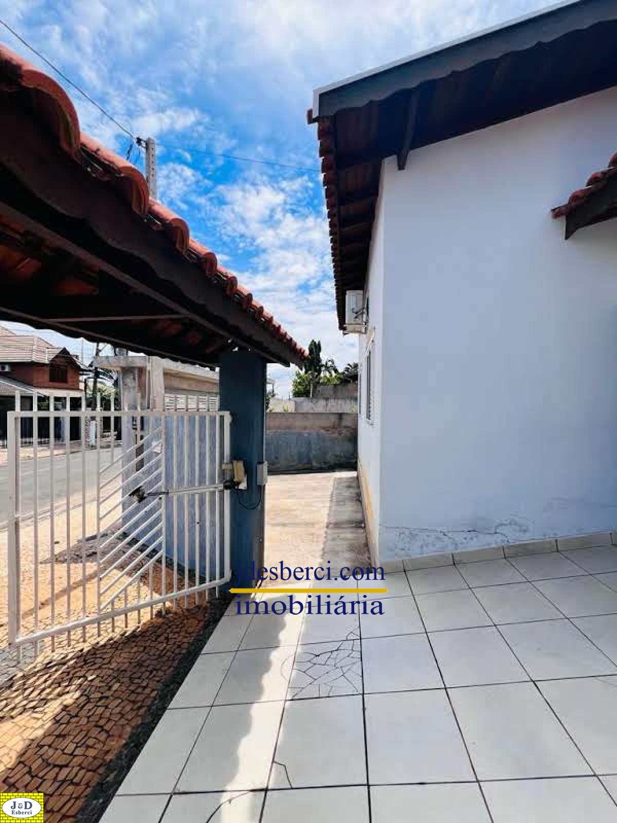 Casa à venda com 4 quartos, 279m² - Foto 1