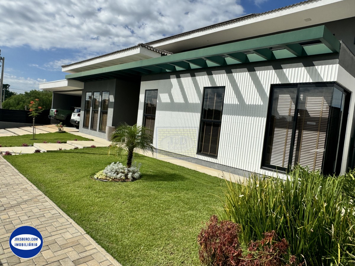Casa de Condomínio à venda com 4 quartos, 360m² - Foto 1